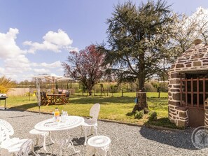 تناول الطعام بالخارج