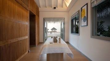 Couples treatment rooms, steam room, aromatherapy, hot stone massages