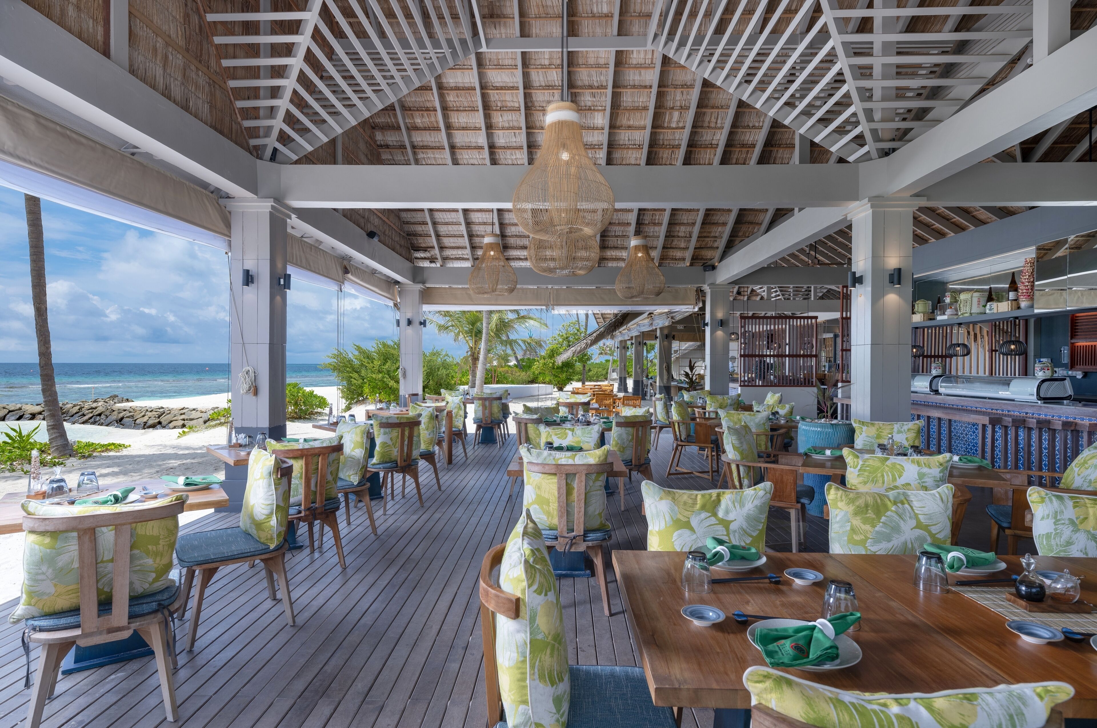 4 restaurants, breakfast, lunch, dinner served; international cuisine