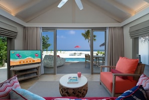 Beach Suite with Private Pool Villa | 起居区 | 43-英寸智能电视(配备卫星频道)、电视、桌上足球