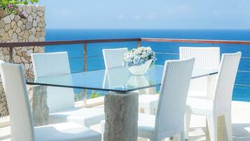 Villa, 5 Bedrooms | 5 bedrooms, individually decorated, individually furnished, desk