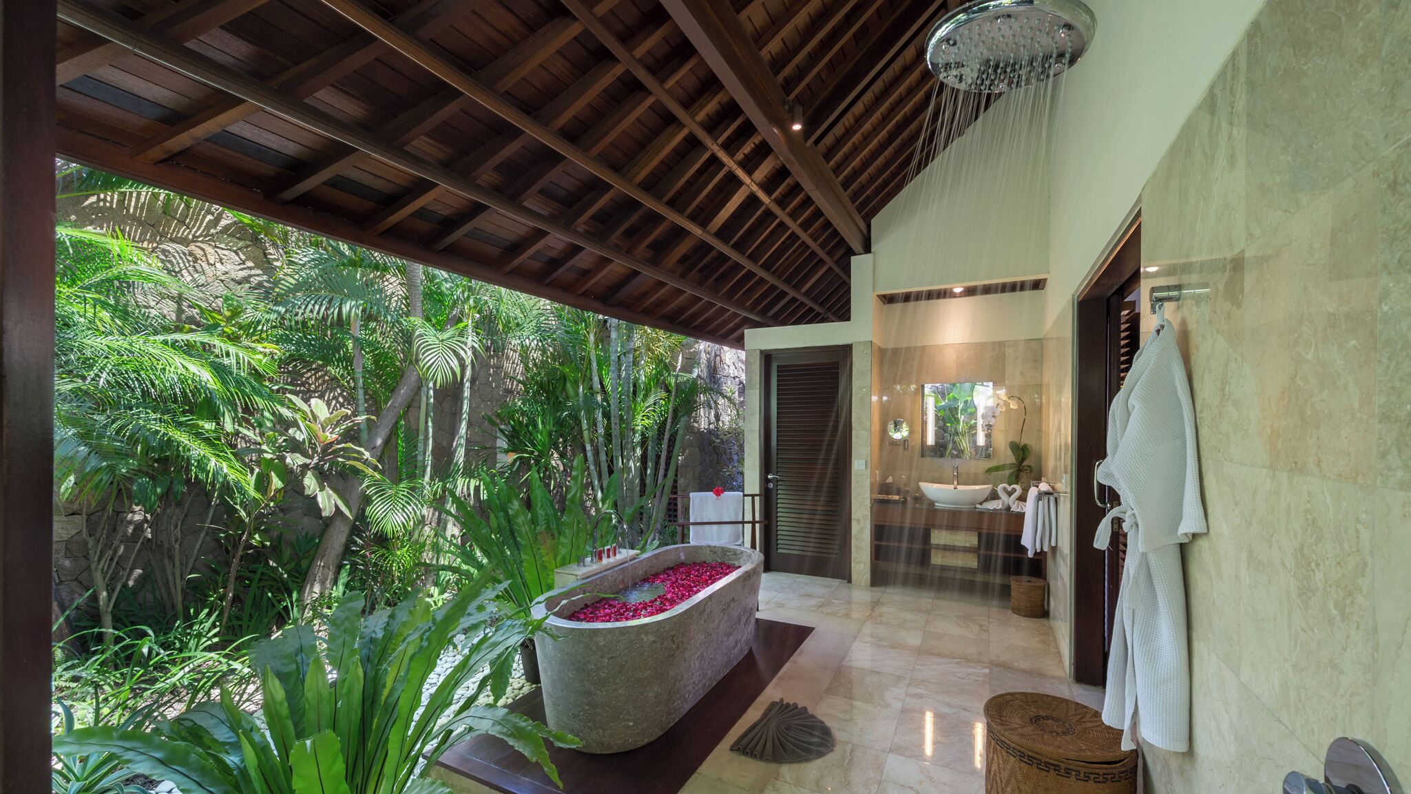 Villa, Multiple Bedrooms | Bathroom | Rainfall showerhead, free toiletries, hair dryer, towels