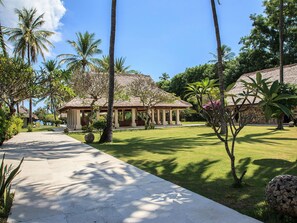 Garden - Villa Sepoi Sepoi by Elite Havens (Tanjung)