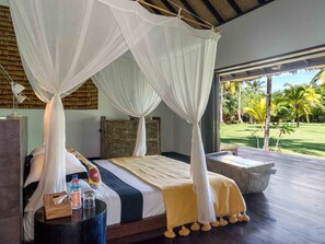 6 bedrooms, in-room safe, individually decorated, individually furnished - Sira Beach House (Tanjung)