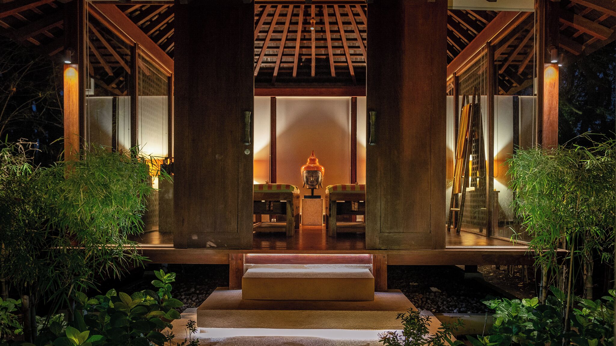 4 bedrooms, individually decorated, individually furnished, desk