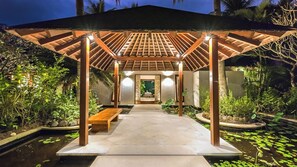 Villa, 4 Bedrooms | 4 bedrooms, individually decorated, individually furnished, desk