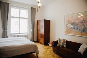 2 bedrooms, desk, iron/ironing board, free WiFi