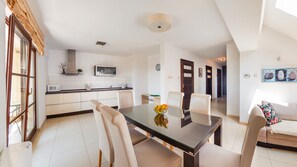 Apartment (303) | Bügeleisen/Bügelbrett, kostenloses WLAN, Bettwäsche