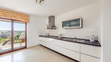 Departamento (303) | Cocineta privada | Refrigerador, parrilla de estufa, cafetera y tetera y tetera eléctrica