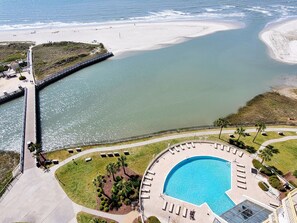 Una piscina cubierta, una piscina climatizada