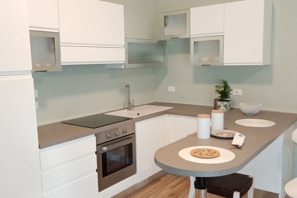 Jääkaappi, uuni, liesi, astianpesukone