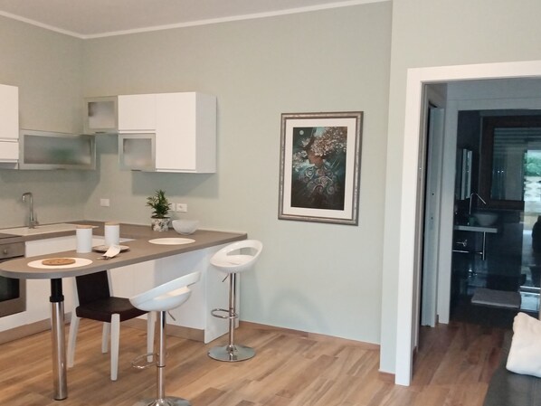 Kühlschrank, Ofen, Herdplatte, Geschirrspüler