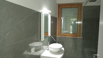 Secador de pelo, toallas