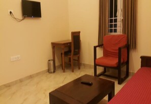 Desk, soundproofing, free WiFi, bed sheets - Abode by Brown Tree Resorts (Ootacamund)