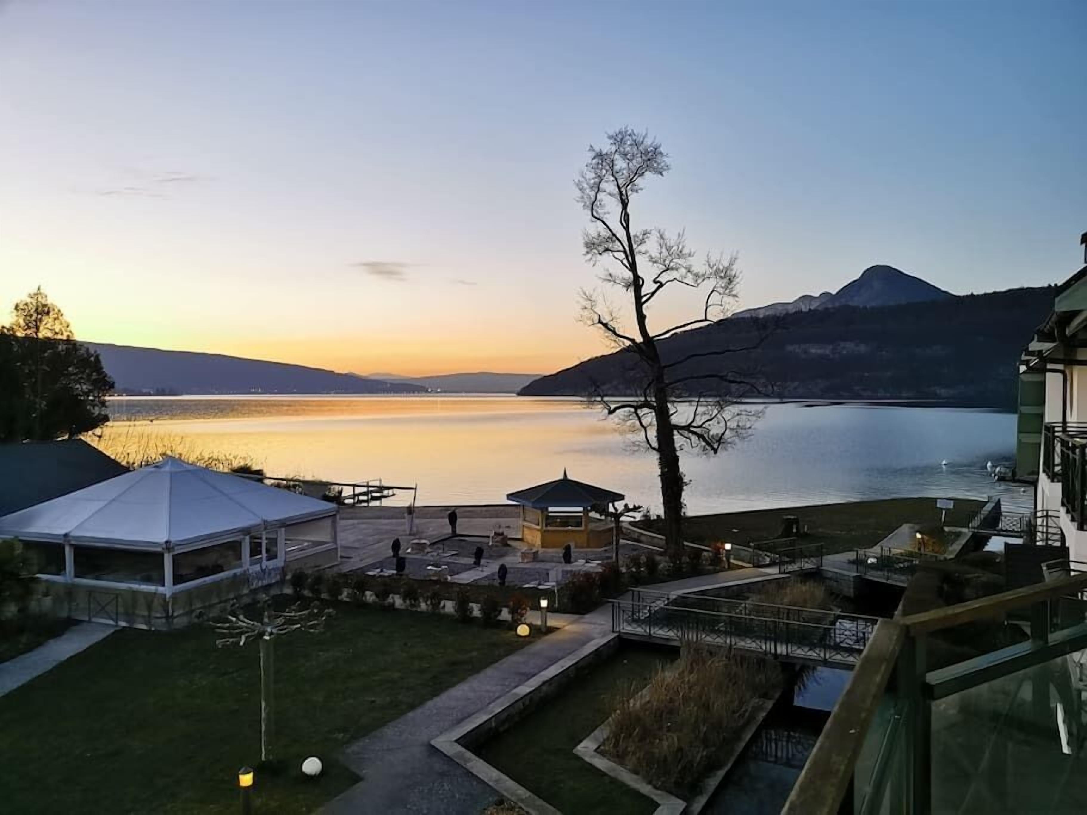 Lake Annecy, Duplex private beach La baie des voiles