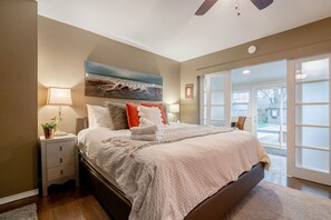 5 bedrooms, desk, iron/ironing board, free WiFi - Saltwater Pool Reopens May 1st (Kingsville)