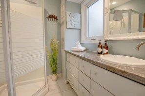 Douche, serviettes fournies