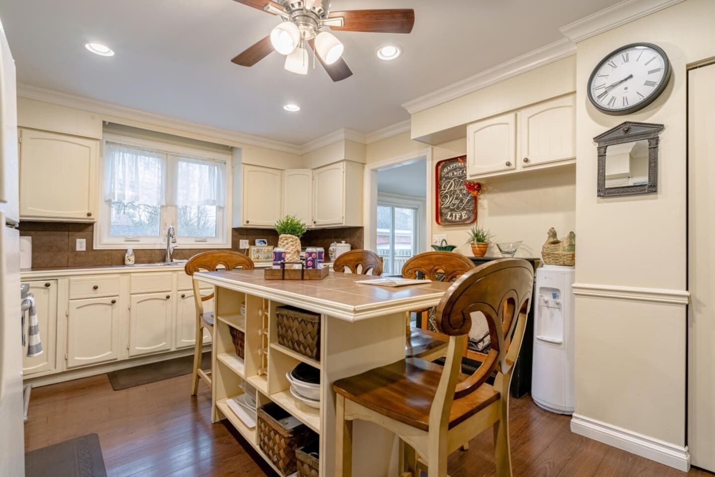 Kylskåp, mikrovågsugn, ugn och spishäll