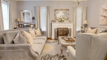 Smart-TV, peis og bøker