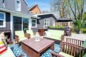 Terrace/patio - Saltwater Pool Reopens May 1st (Kingsville)