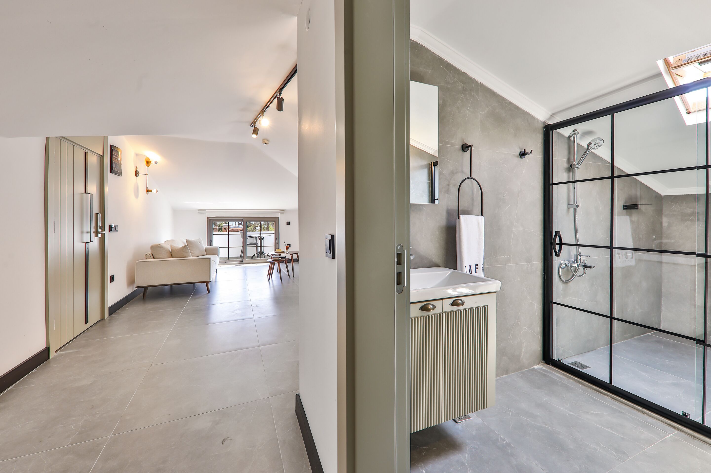 loft, lanai | living area | 40-inch lcd tv with satellite channels, tv