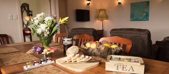 Superb new cottage, stunning views, secluded but handy to Hahndorf Main Street