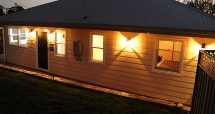 Superb new cottage, stunning views, secluded but handy to Hahndorf Main Street