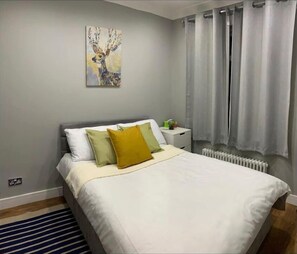 2 chambres, fer et planche à repasser, Wi-Fi gratuit, draps fournis