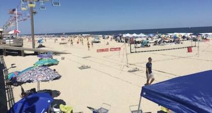 Beach Block 3-bedroom condo with Season badges with parking next to boardwalk