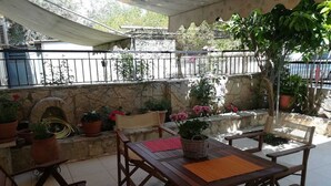 تناول الطعام بالخارج