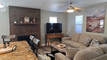 Smart TV, fireplace
