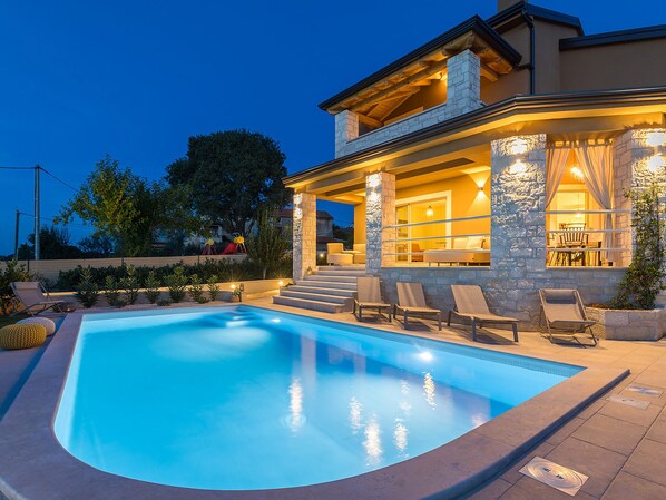 Outdoor pool, a heated pool