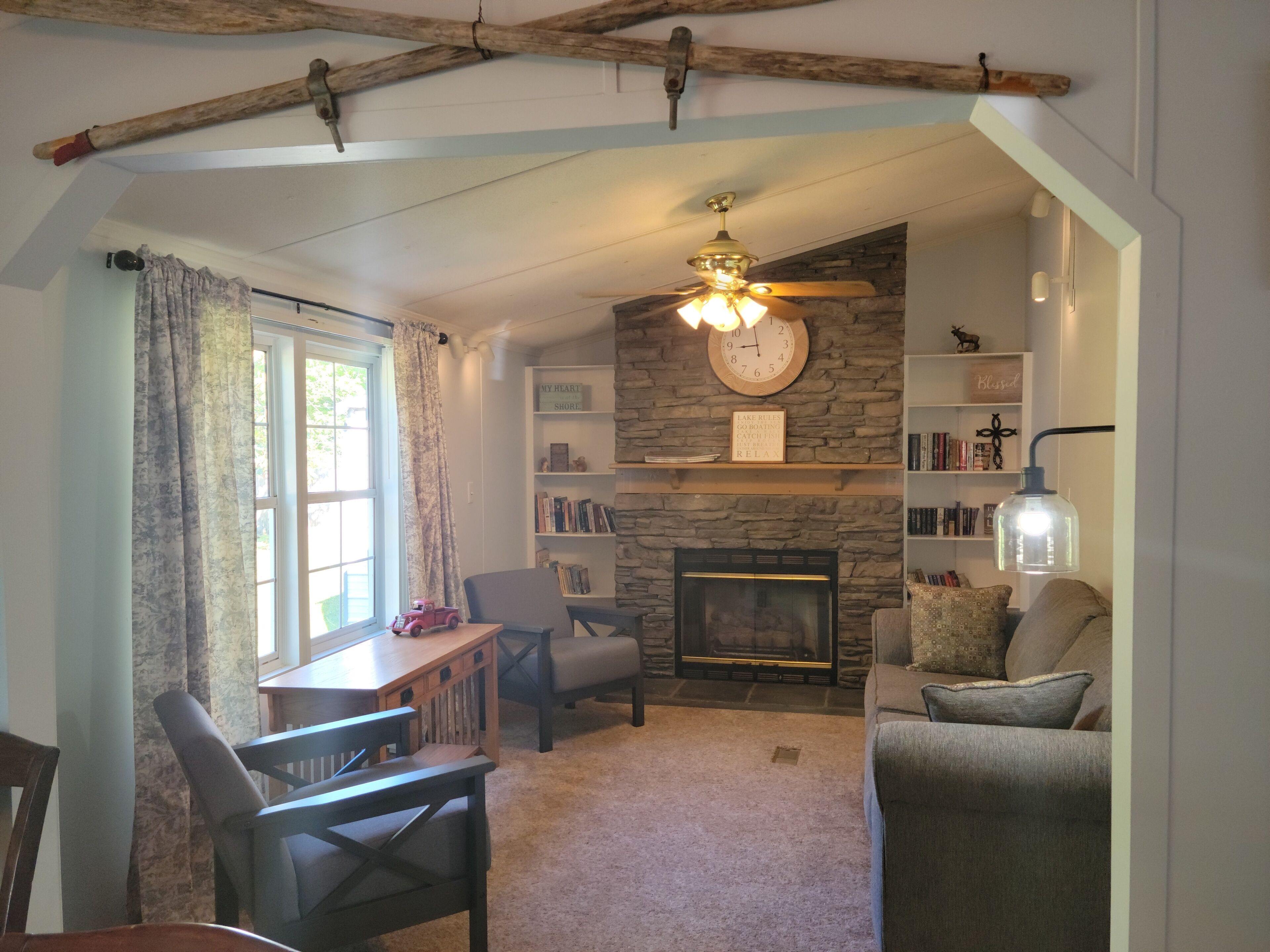 The Lake House, vacation at the lake shore