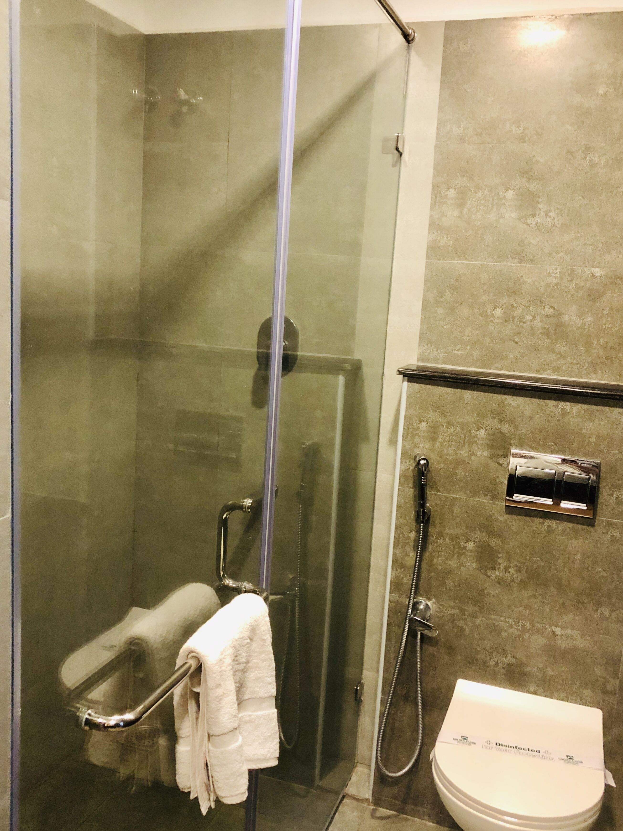 Habitació reial | Bany | Dutxa i articles de tocador gratuïts 
