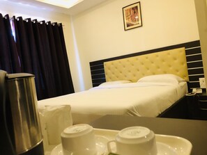 Royal Room | Free WiFi, bed sheets - Golden Parrk (Viluppuram)
