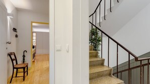 A staircase with a metal railing leading to a landing. - Bright and designed apartment with Juliet balcony (Porto)