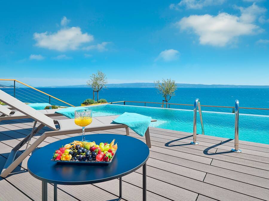 Piscine couverte, piscine extérieure (ouverte en saison)