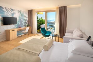 Design Studio Suite | In-room safe, desk, laptop workspace, blackout drapes - Amphora's Garden (Split)