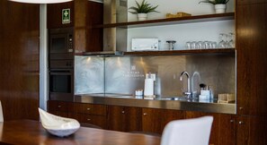 Frigorifero, microonde, forno, lavastoviglie