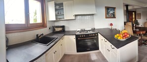 Private kitchen - Country house, quiet and greenery, park 9000 M2 closed (Reignier-Esery)