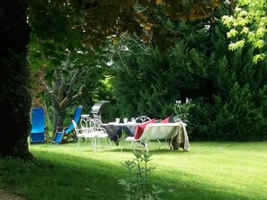 Outdoor dining - Country house, quiet and greenery, park 9000 M2 closed (Reignier-Esery)
