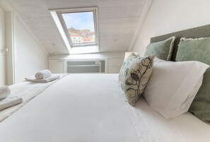 4 slaapkamers, een strijkplank/strijkijzer, gratis wifi, beddengoed