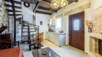 Alloggio Tradizionale su due livelli, 1 camera da letto, piscina privata, vista montagna (Minos) | Cucina privata