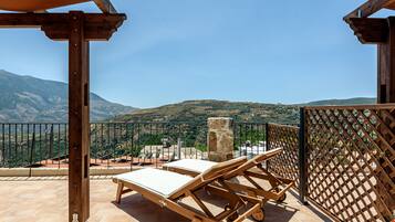 Traditional Suite, 1 Bedroom, Balcony, Mountain View (Christina) | Mountain view