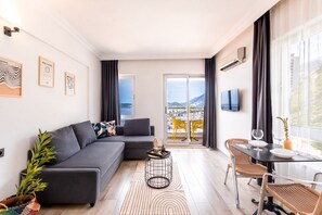 Bella Deluxe 1+1 Apart Daire | Living area | 82-cm LED TV with satellite channels, TV - Bella Kas (Kas)