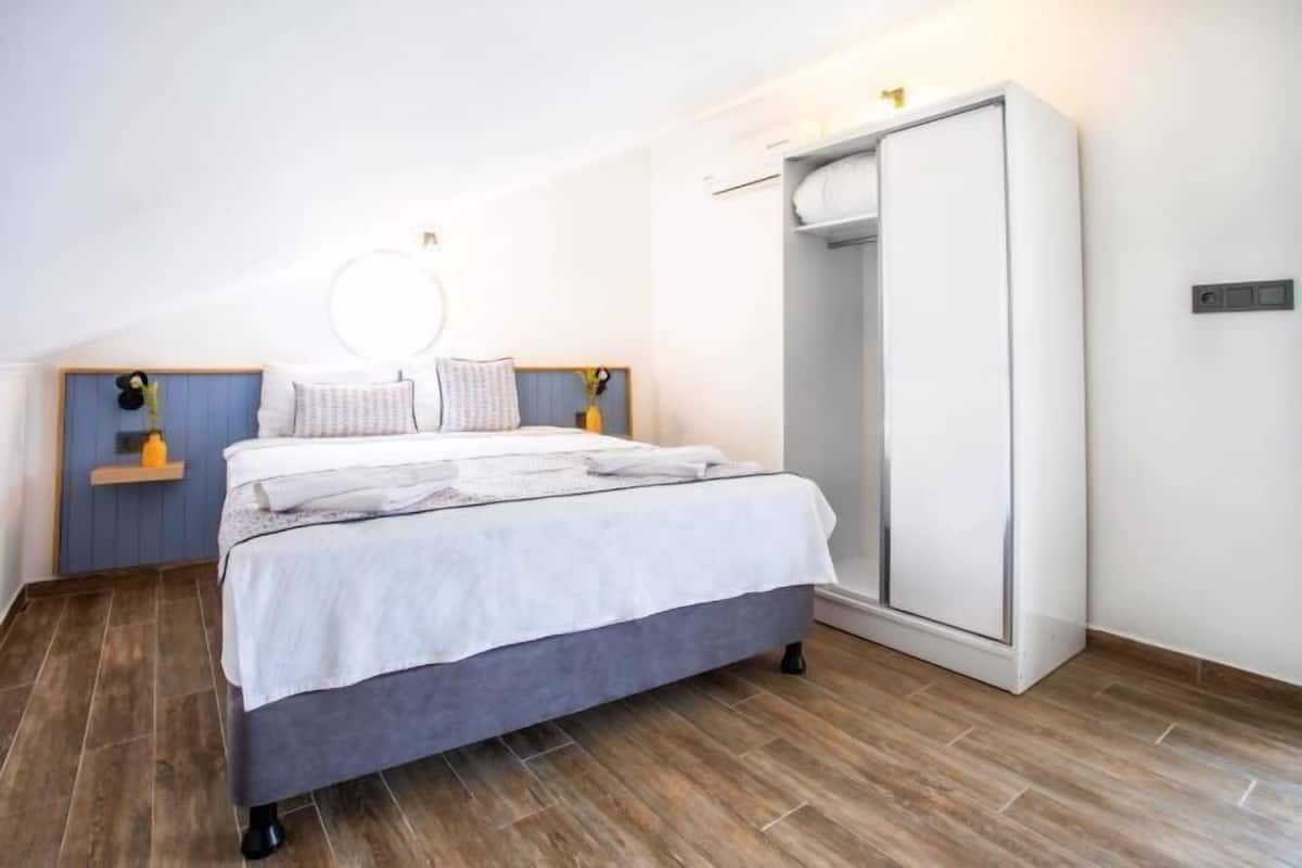 Premium bedding, desk, laptop workspace, soundproofing