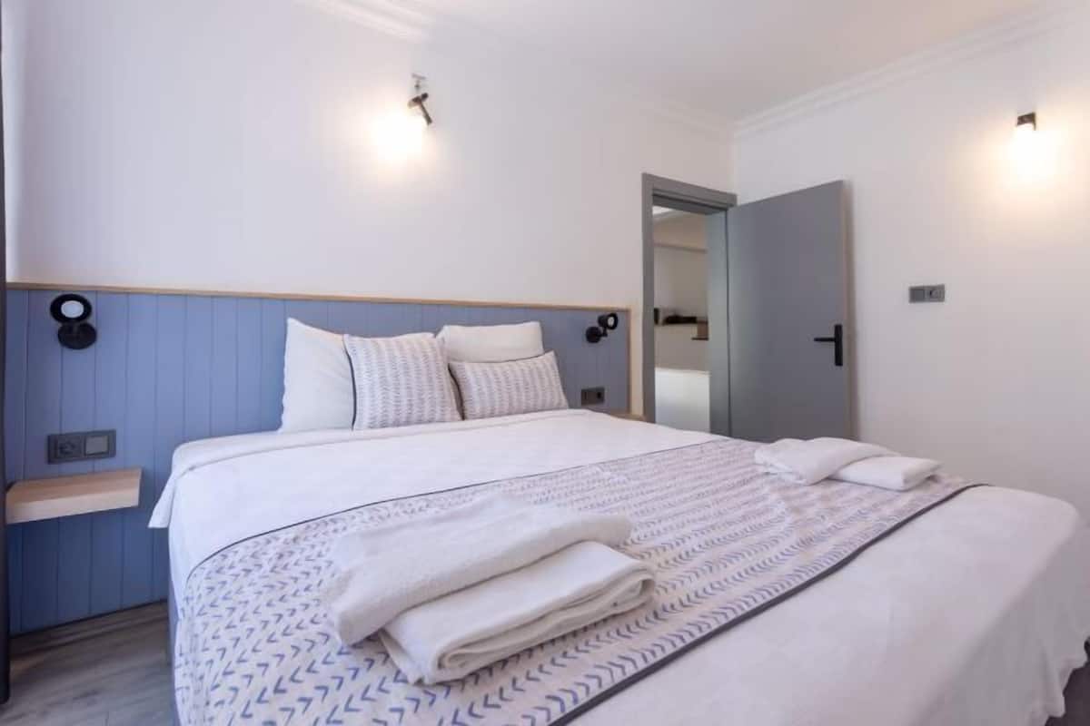 Premium bedding, desk, laptop workspace, soundproofing