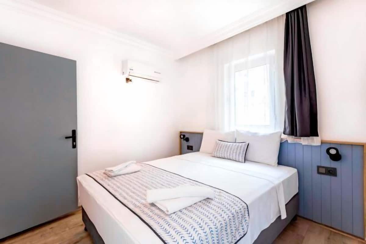 Premium bedding, desk, laptop workspace, soundproofing