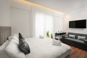 5 bedrooms, in-room safe, desk, iron/ironing board