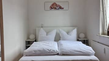 2 bedrooms, travel crib, free WiFi